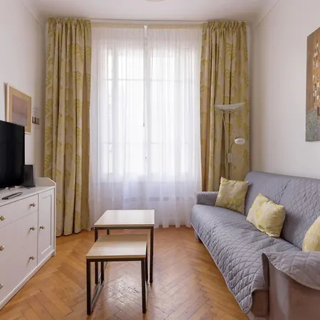 Flat In The Heart Of كان